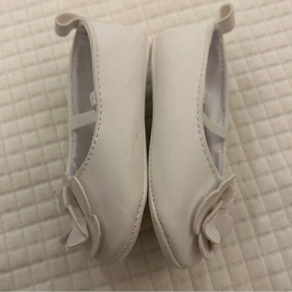 Carters 3-6 mo the all white with flower on toe baby girls crib shoes EUC - Picture 2 of 8